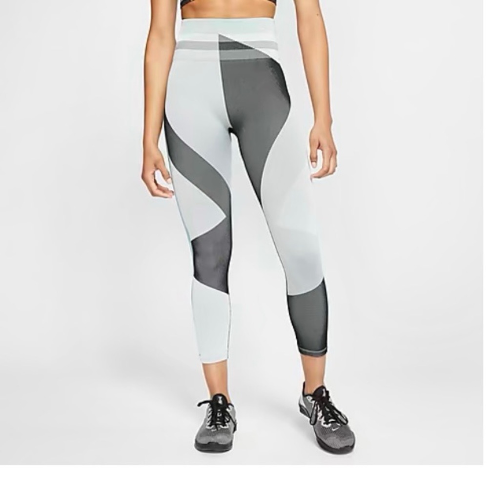 Nike sculpt icon clash leggings